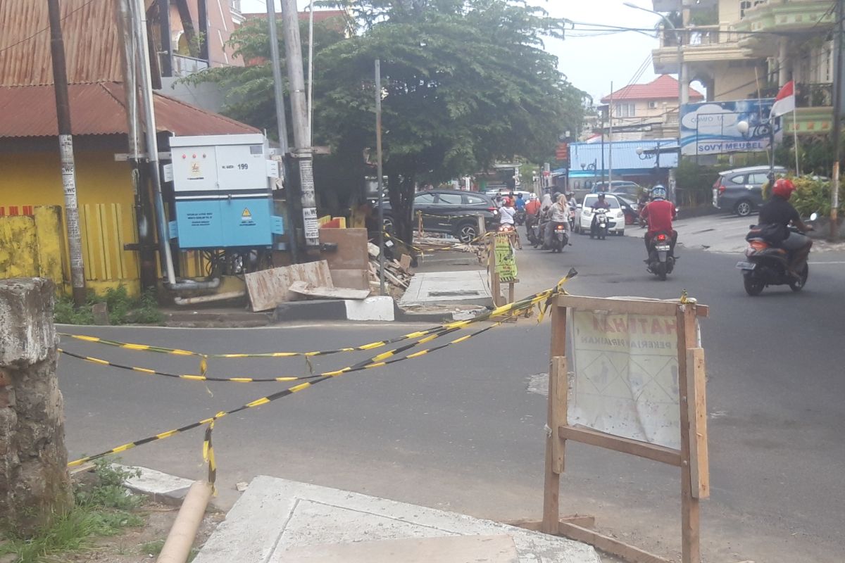 Dinas PUPR Ternate benahi drainase antisipasi banjir