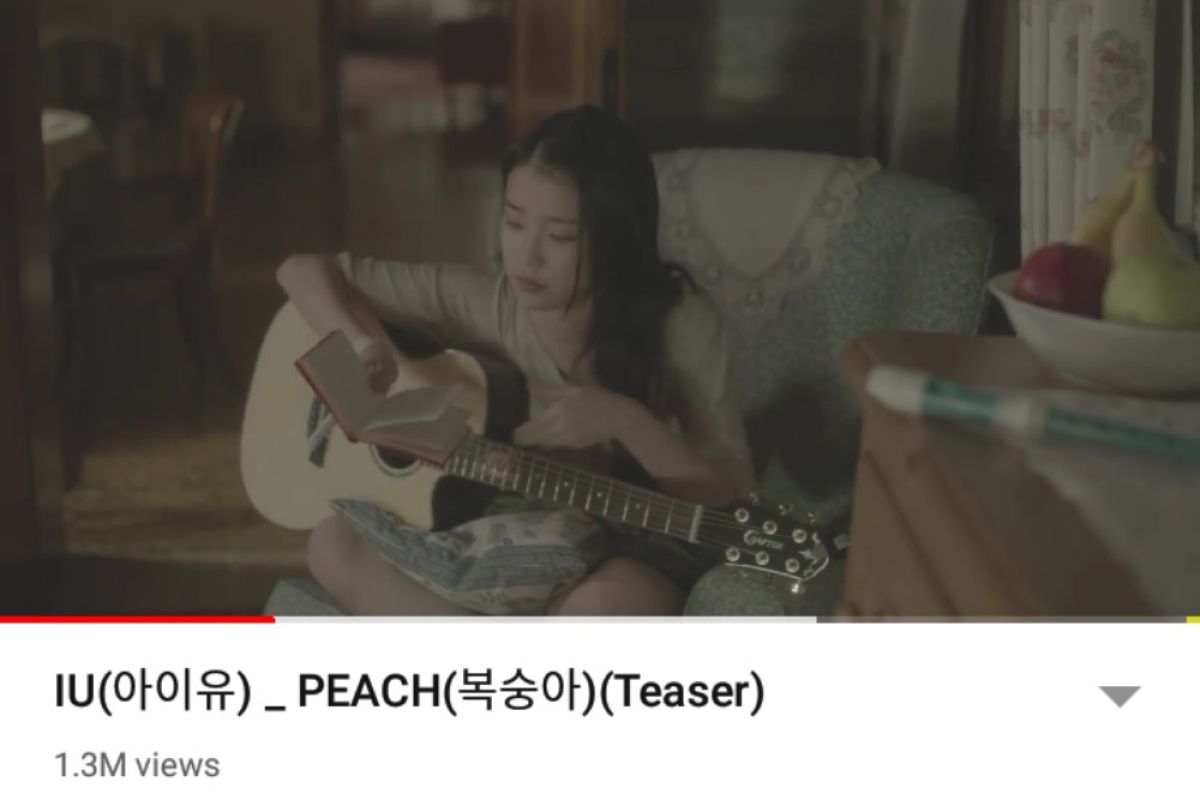 "Peach", lagu IU untuk Sulli yang kembali populer