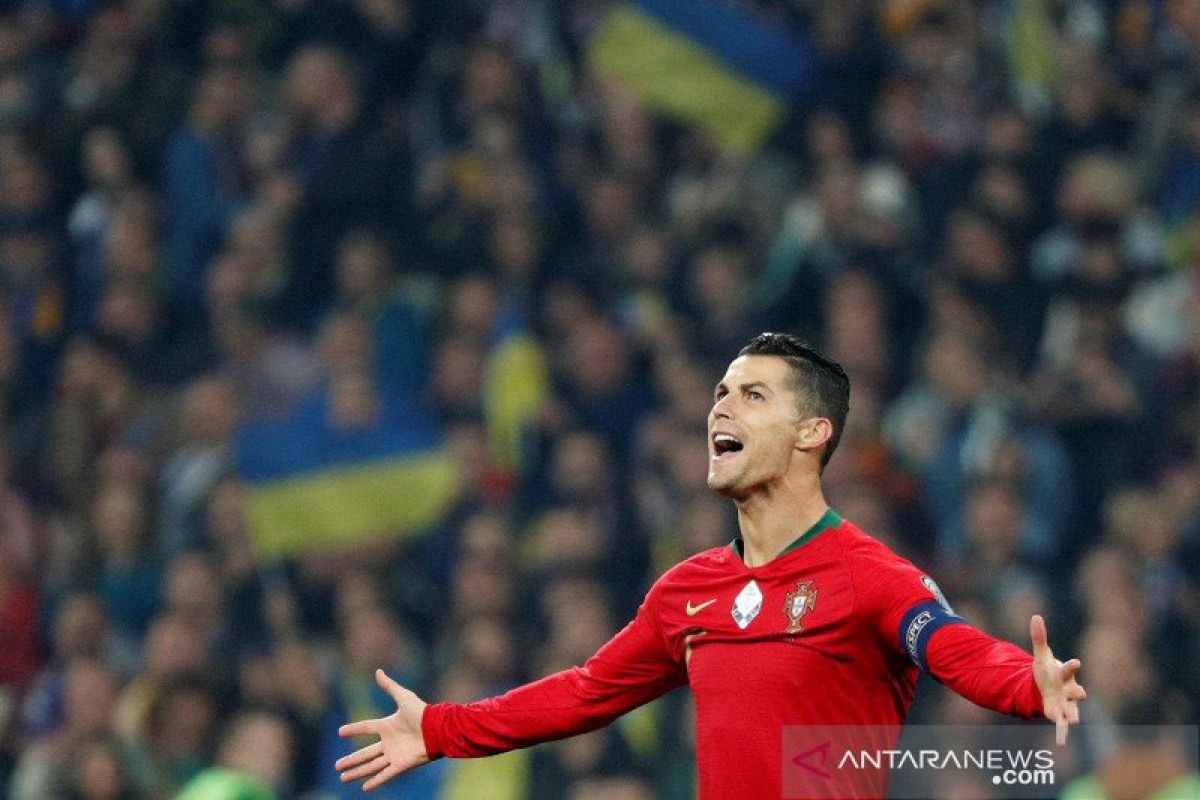 Ronaldo cetak gol ke-700, tapi Portugal kalah lawan Ukraina
