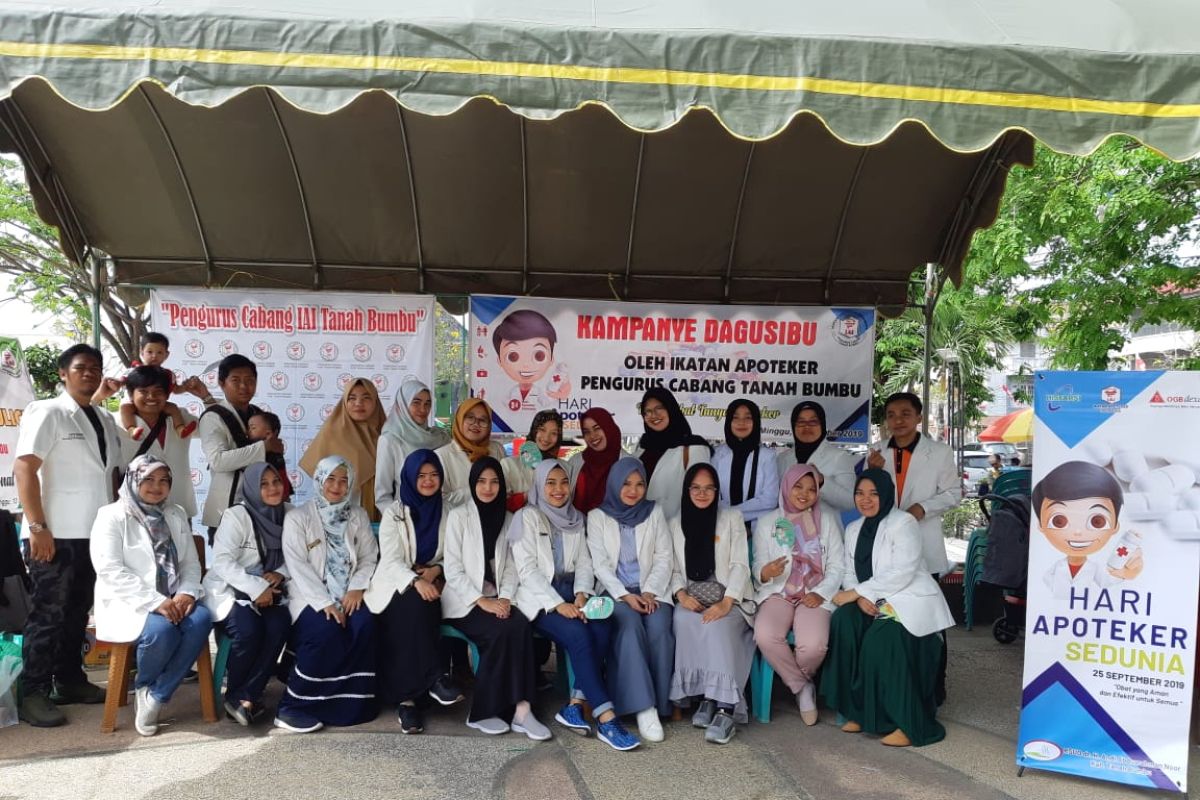 Tanah Bumbu pharmacists save students from drug abuse