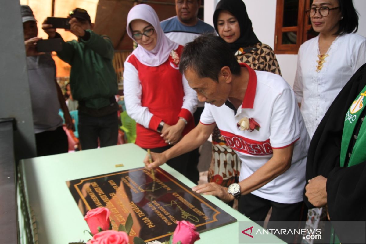 Pemkab Gorontalo bantu pembangunan gereja di Tibawa