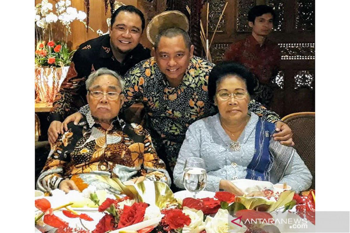 Politikus Sabam Sirait rayakan ulang tahun bersama anak muda milenial