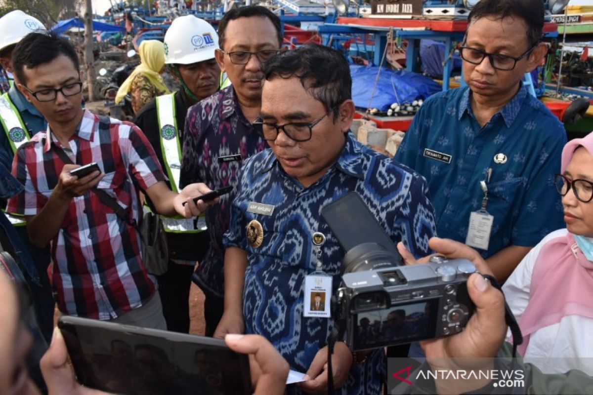 Bangun tanggul tanggulangi rob,  Sungai Mrican di Pekalongan ditutup