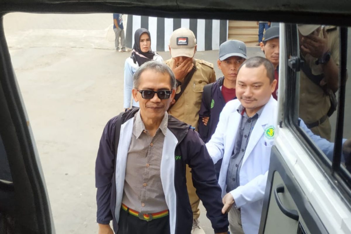 Atlet difabel Banjarnegara bertolak ke Kejurprov NPC naik ambulans