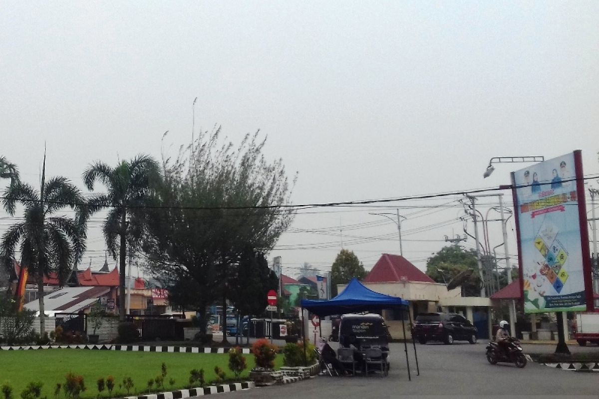 Kota Solok kembali diselimuti asap, jarak pandang kurang dari 2 kilometer