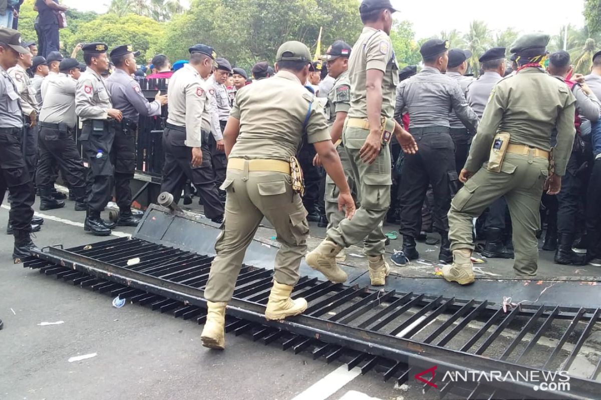 Demo PMII Jember tuntut reforma agraria ricuh