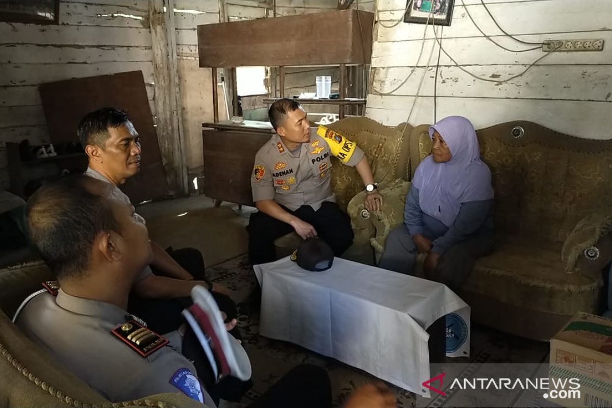 Polisi Bangka Barat salurkan bantuan sembako