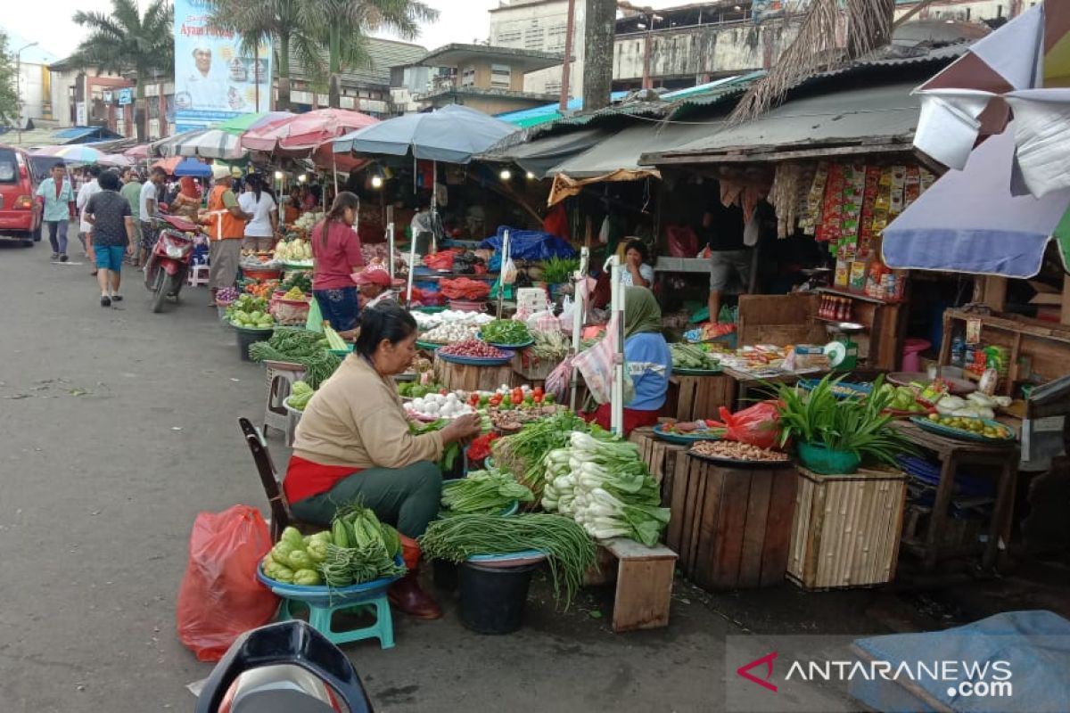 Harga berbagai jenis sayur di Ambon turun jelang tahun baru