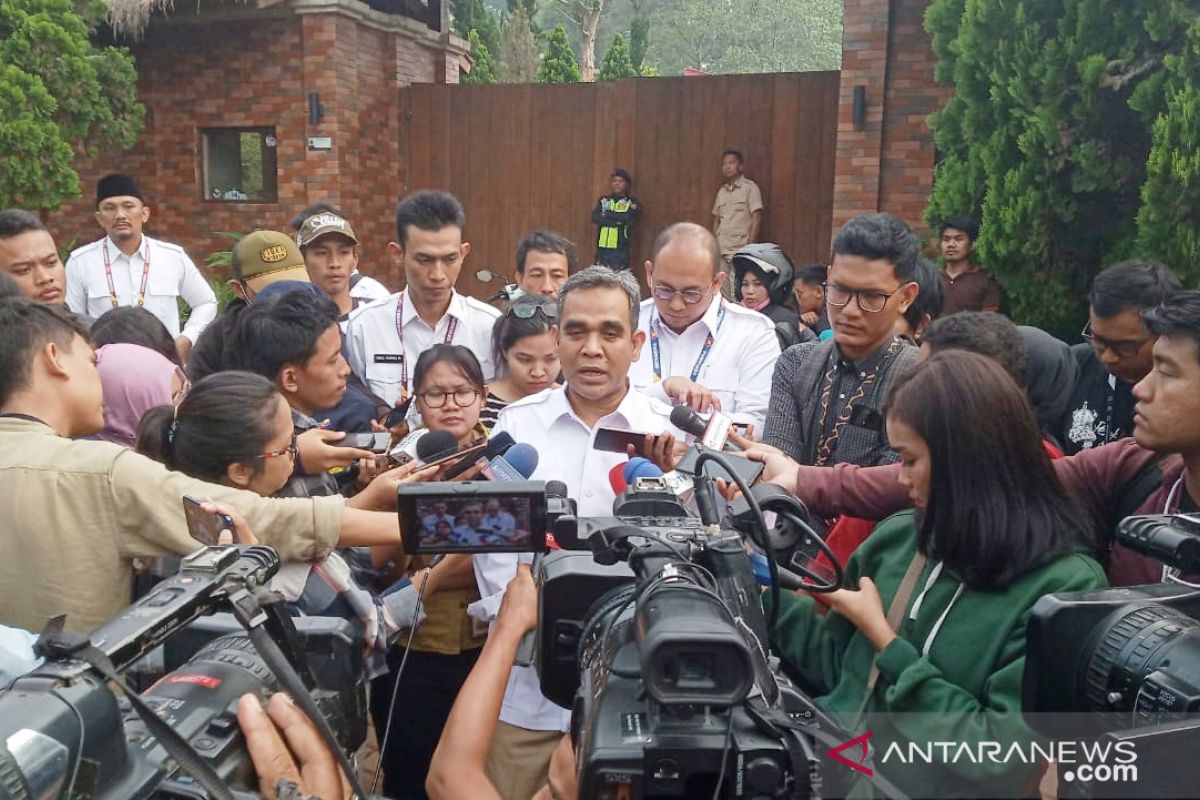 Gerindra official wants Prabowo to join Jokowi's camp