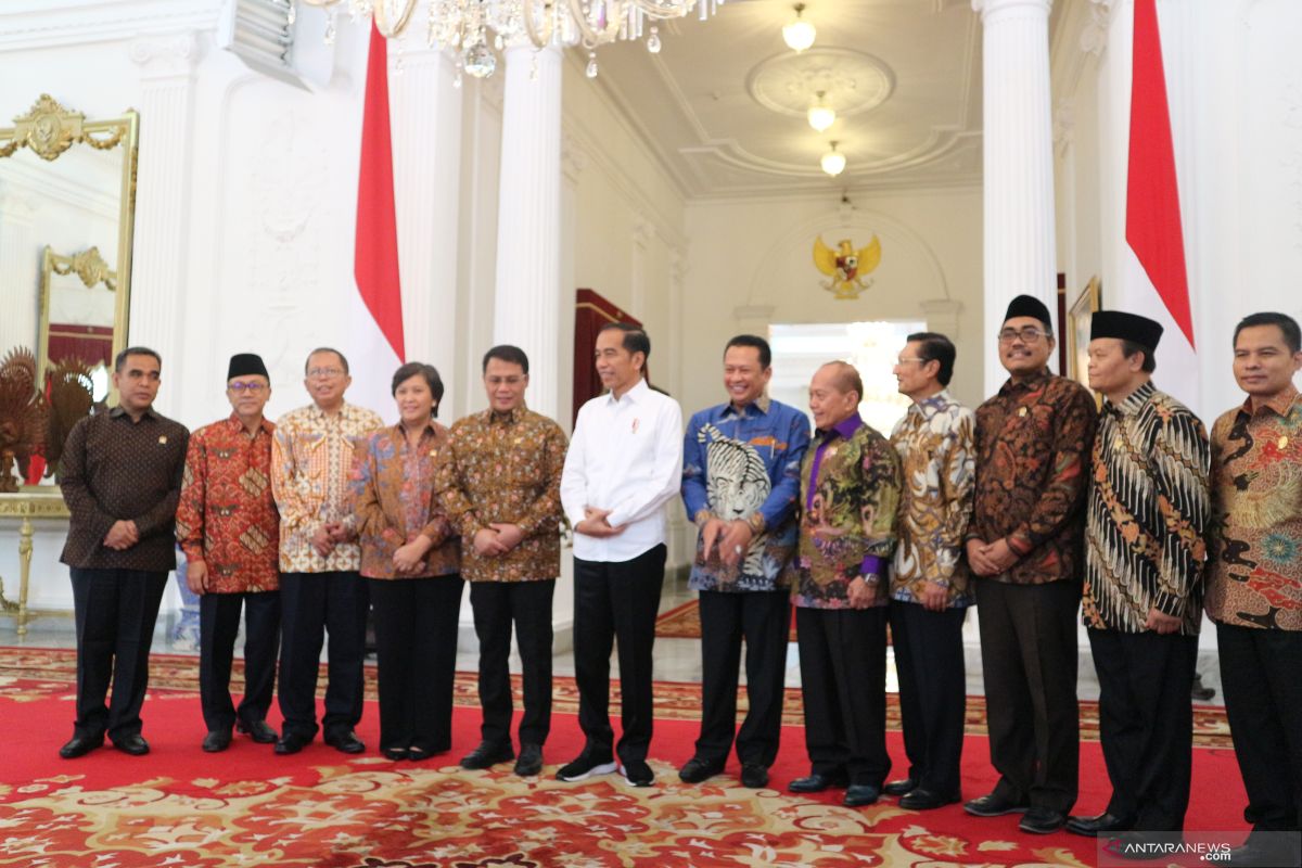 Presiden Jokowi sebut masih akan ada muka lama di kabinet baru