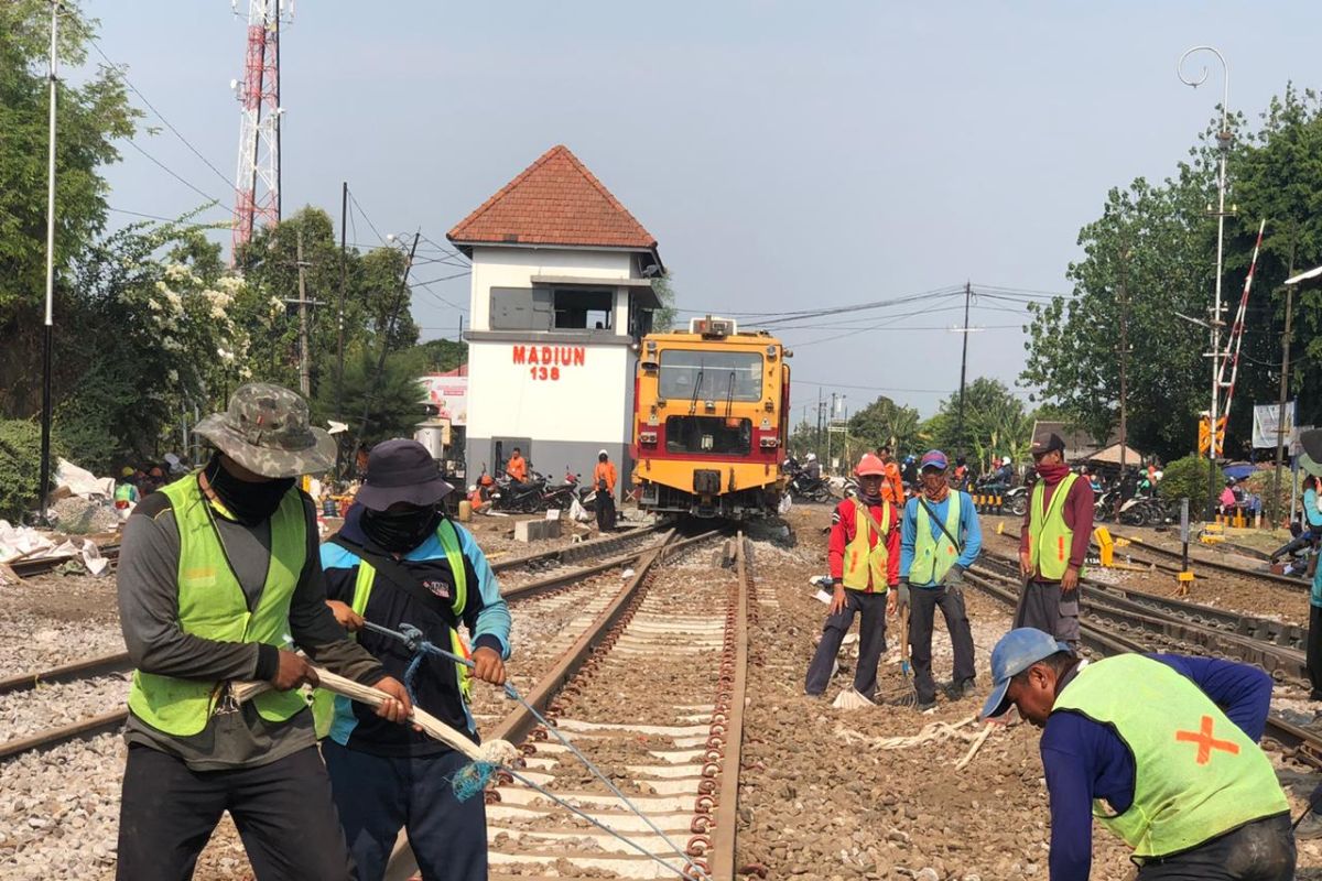 Jalur ganda kereta api lintas Madiun-Ngawi dioperasikan