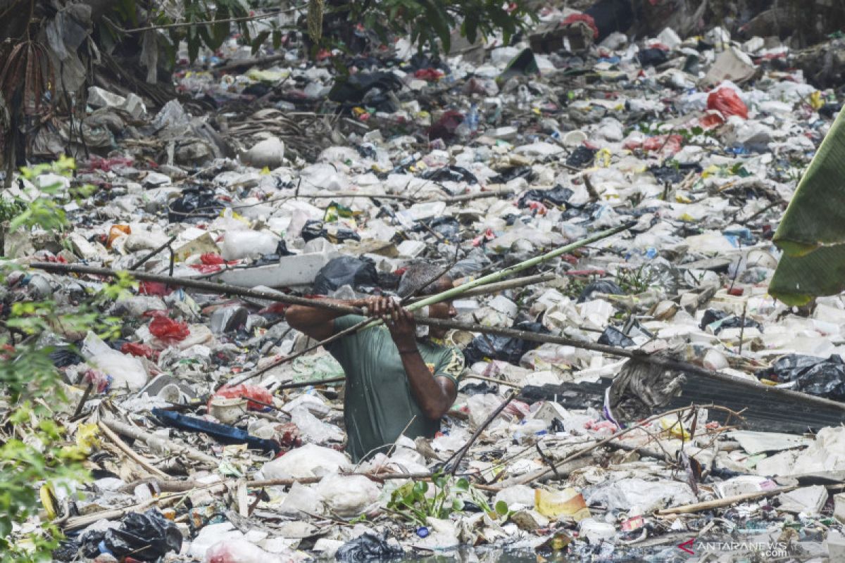 Incomplete combustion of plastic endangers environment: LIPI