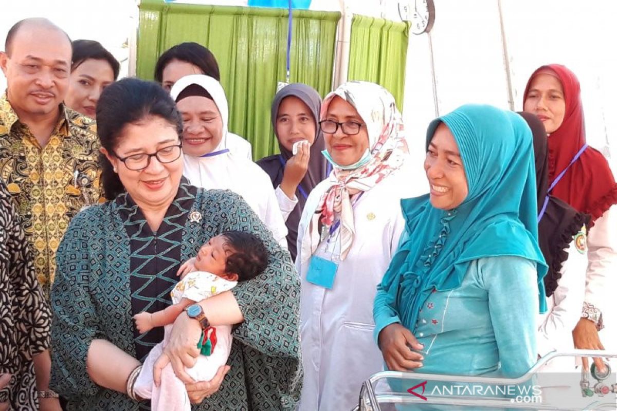 Menkes beri nama untuk bayi pengungsi gempa Maluku