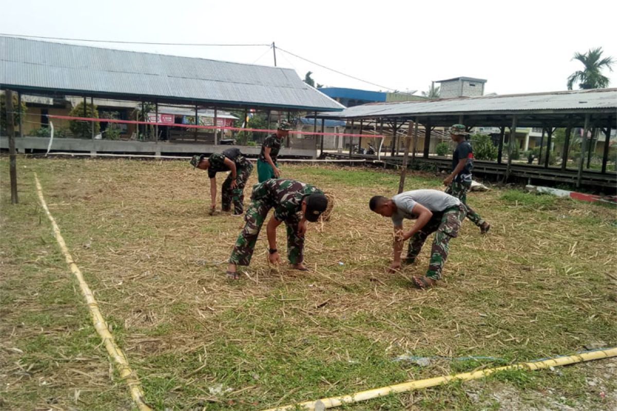 Satgas TMMD Kodim 0314/Inhil Membuat Lapangan Sepak Takrau