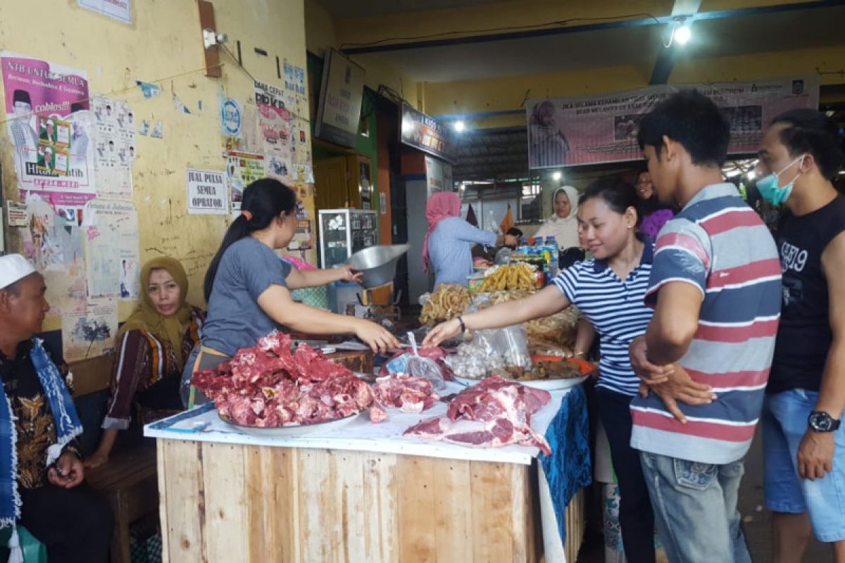 Dinas Mataram mengindikasikan peredaran daging beku tidak sesuai standar