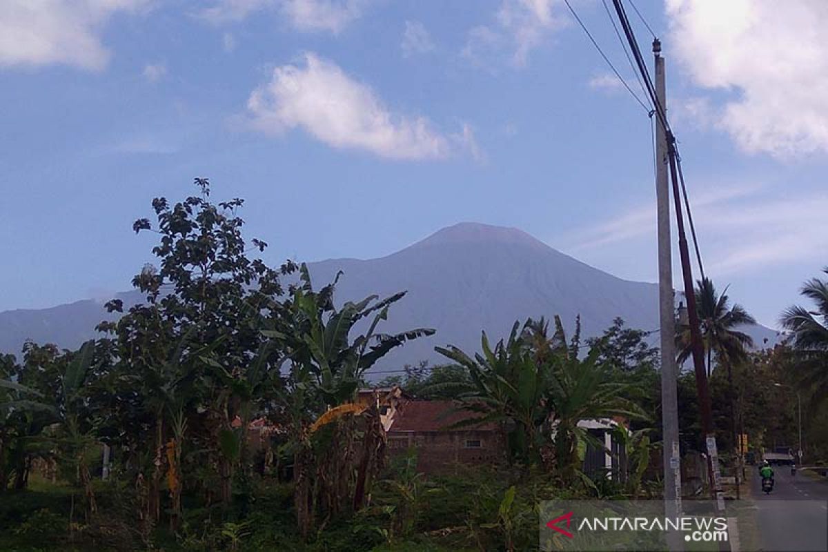 Status waspada, aktivitas Gunung Slamet masih fluktuatif