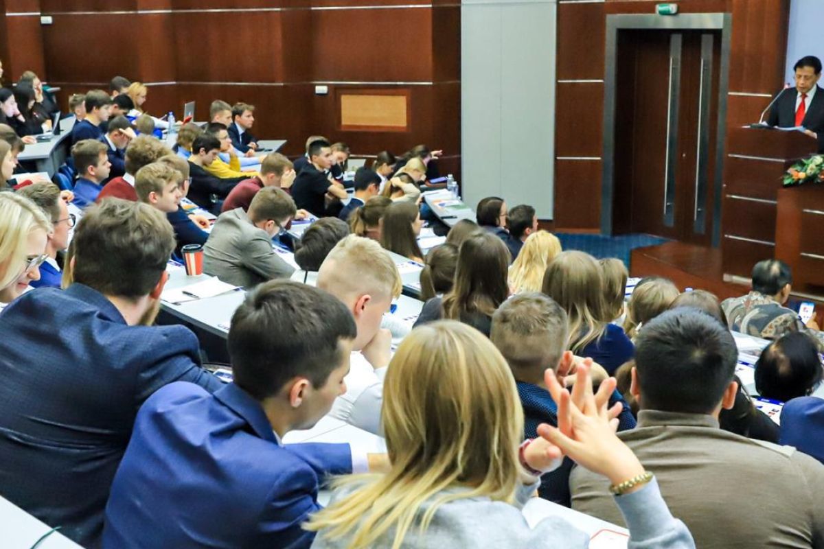 Mantan Menlu RI Hassan Wirajuda beri ceramah di Universitas MGIMO di Moskow