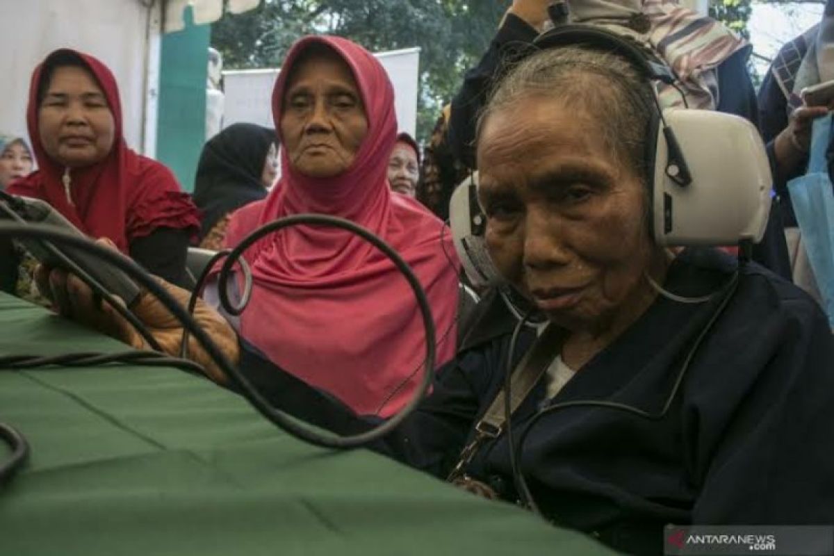 237 orang lansia di Aceh Tamiang terima Bantu Lu akibat kurang  mampu