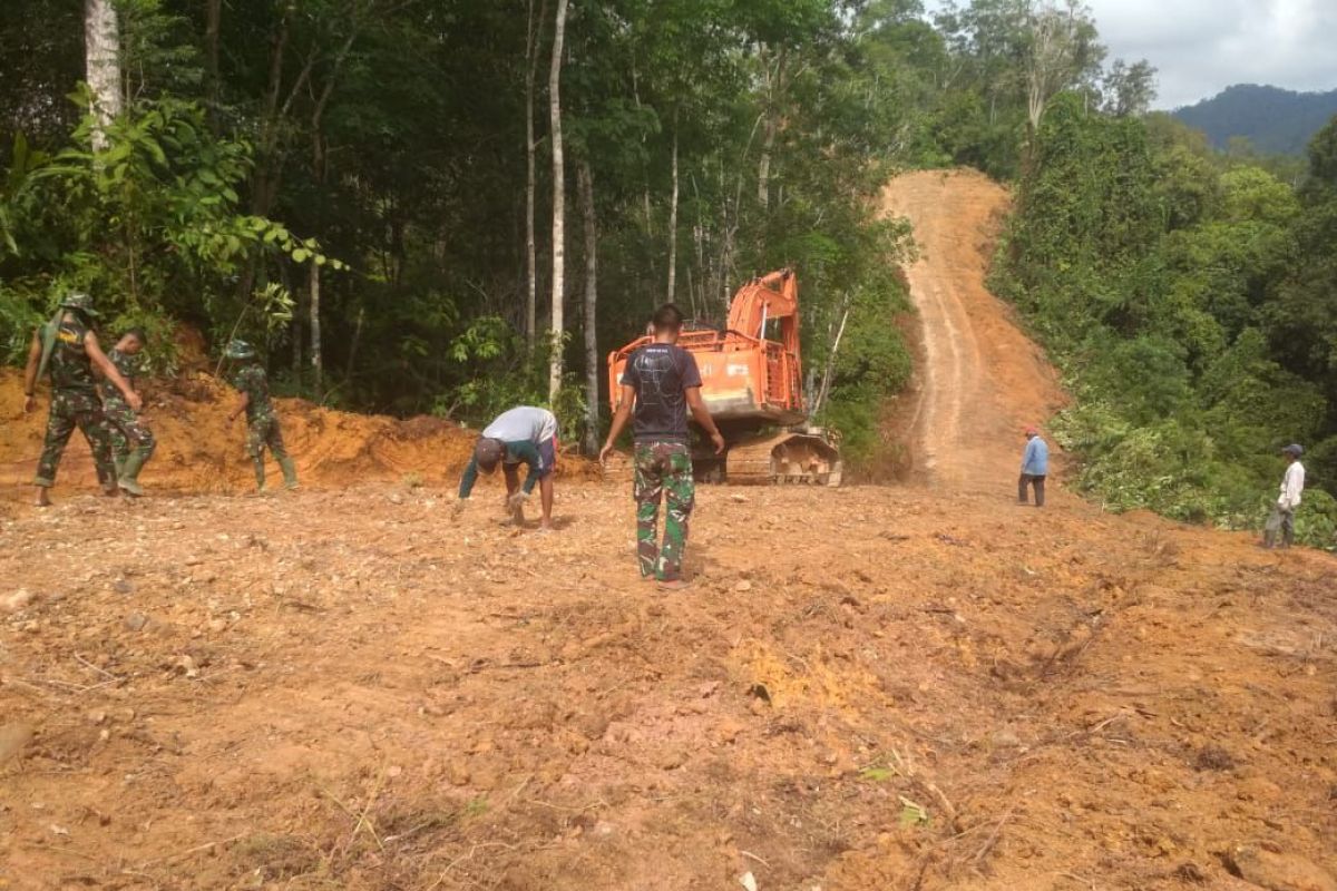 Pekerjaan TMMD di perbatasan  Indonesia - Malaysia wilayah Kapuas Hulu sudah 64 persen