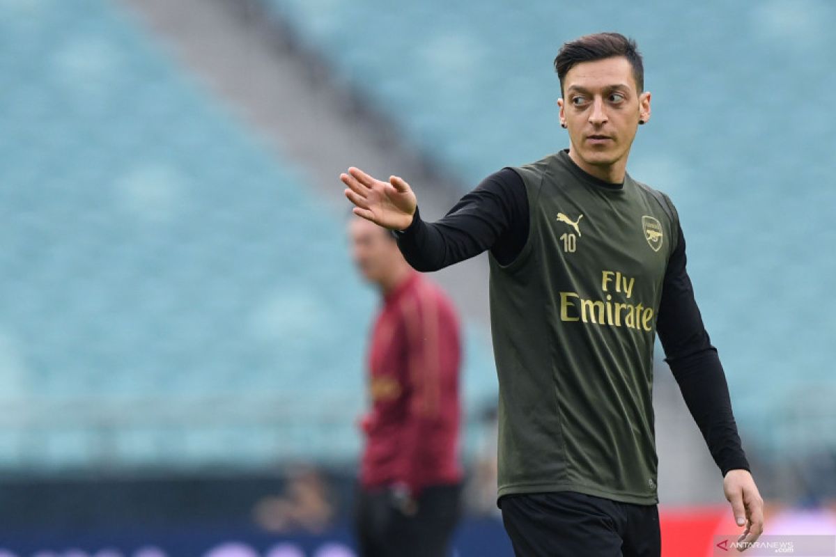 Mesut  Oezil tepis ingin tinggalkan Arsenal