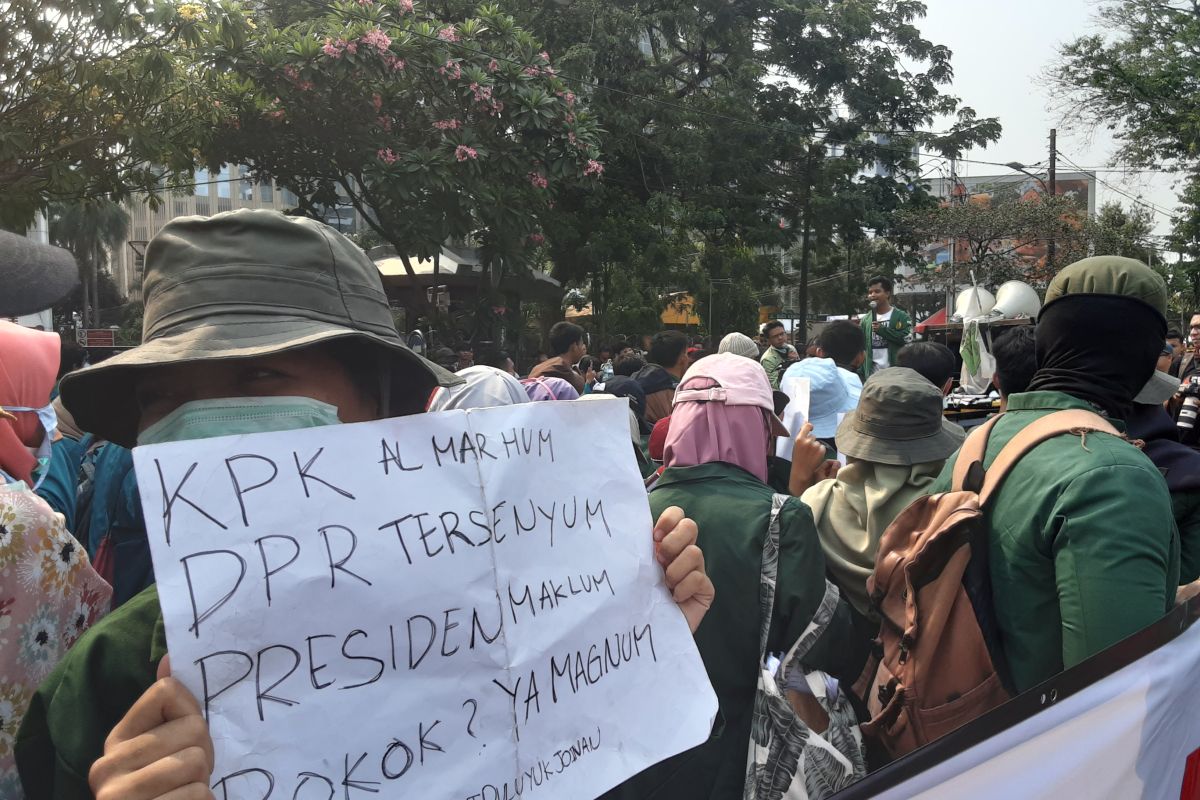 BEM SI desak Presiden Jokowi keluarkan Perppu KPK