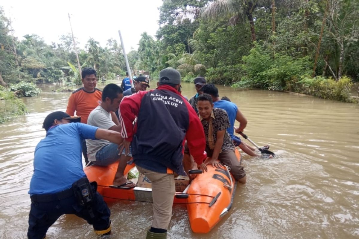 Simeulue Island residents take refuge from rising floodwaters