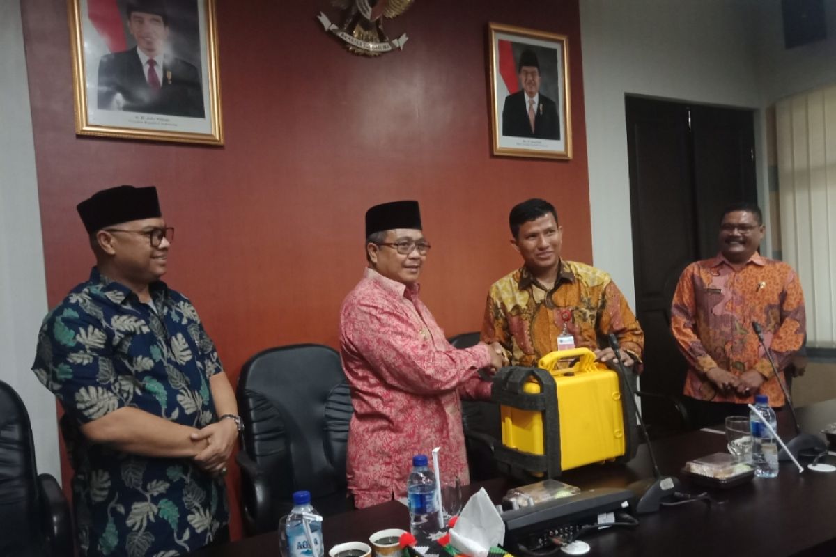 Aceh Barat hibahkan alat ukur tanah agar mudahkan administrasi  pertanahan