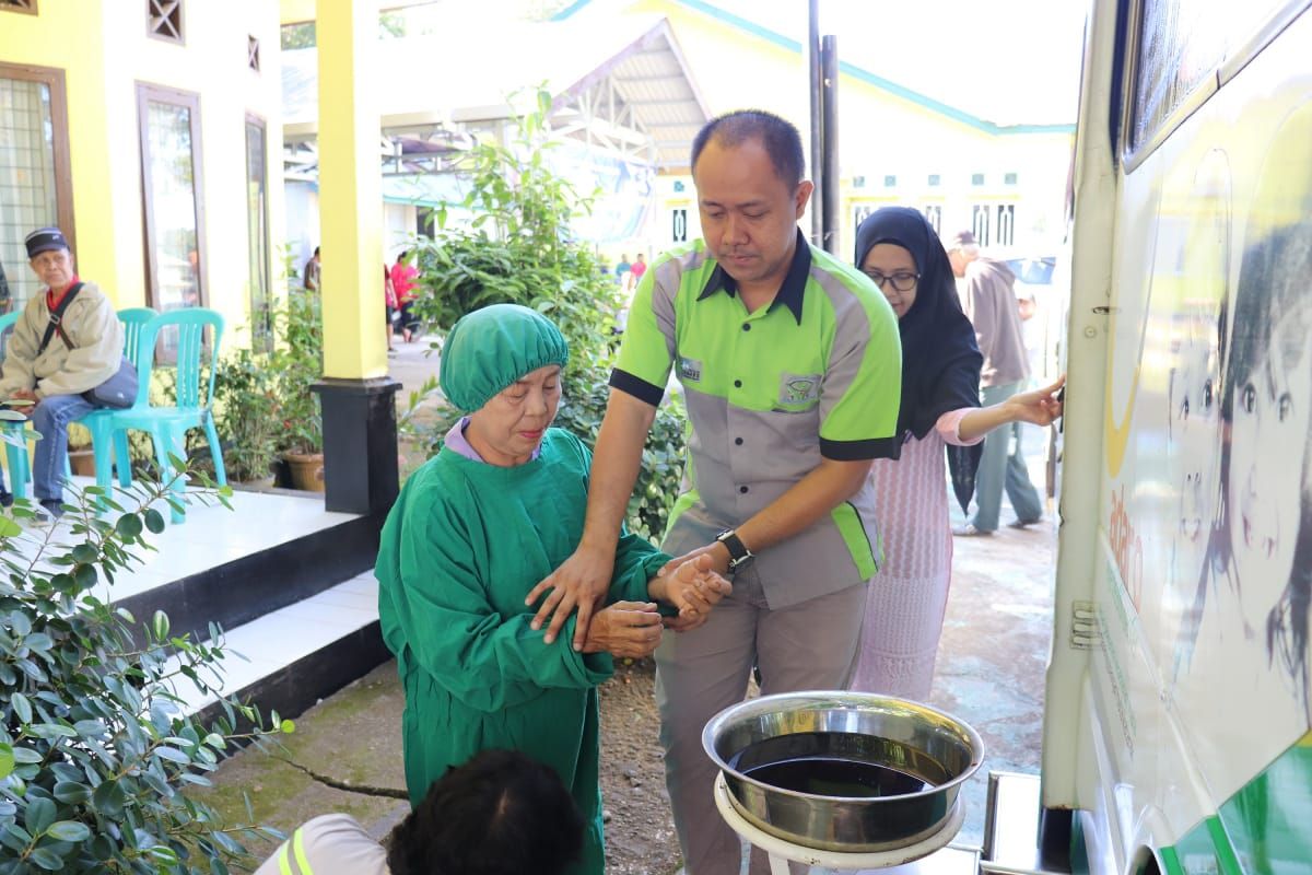 Adaro's cataract prevention program covers six districts