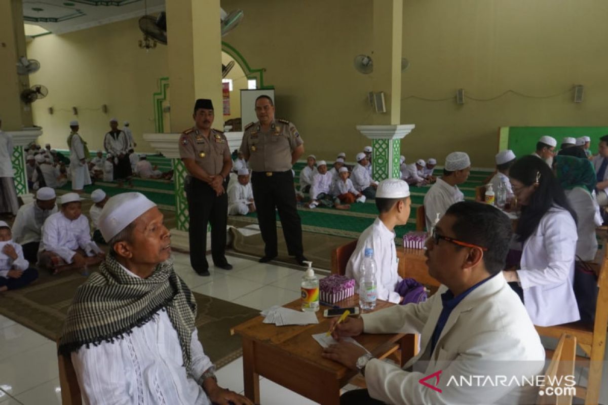 320 santri Pondok Pesantren Al Falah Putera ikuti 