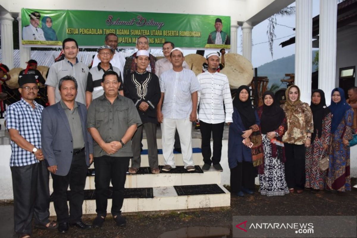 Pemkab Madina siapkan lapangan kerja bagi lulusan Akbid di Malaysia