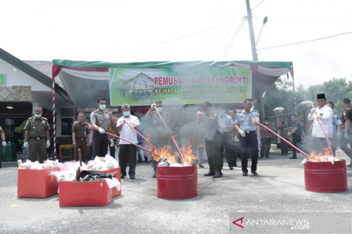 Kejari Ogan Komering Ulu  musnahkan barang bukti narkoba