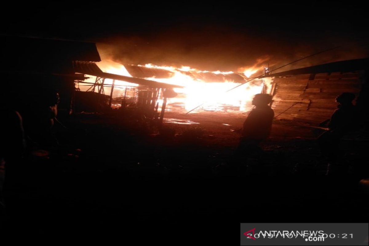 Rumah janda anak enam di Tantom Angkola habis terbakar
