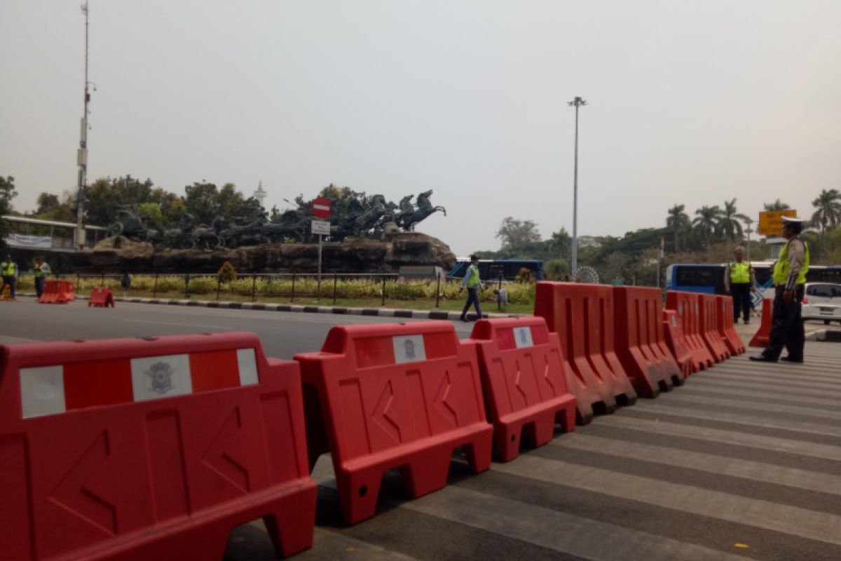 Jelang aksi BEM SI, Akses Jalan Medan Merdeka Barat ditutup