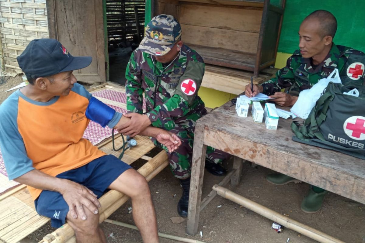 Satgas TMMD 106 Kodim Cilacap cek kesehatan warga Desa Cilibang