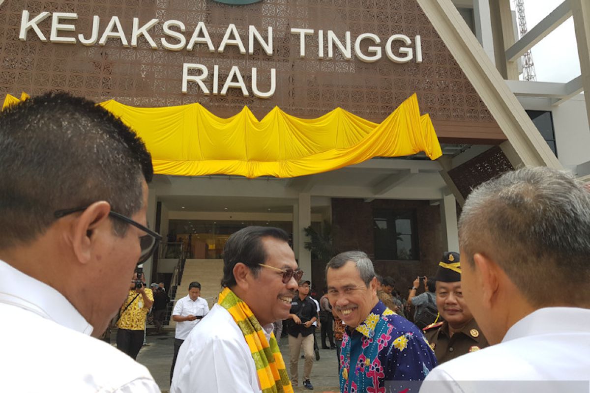 Jaksa Agung: Tindak tegas dan tuntaskan kasus karhutla Riau