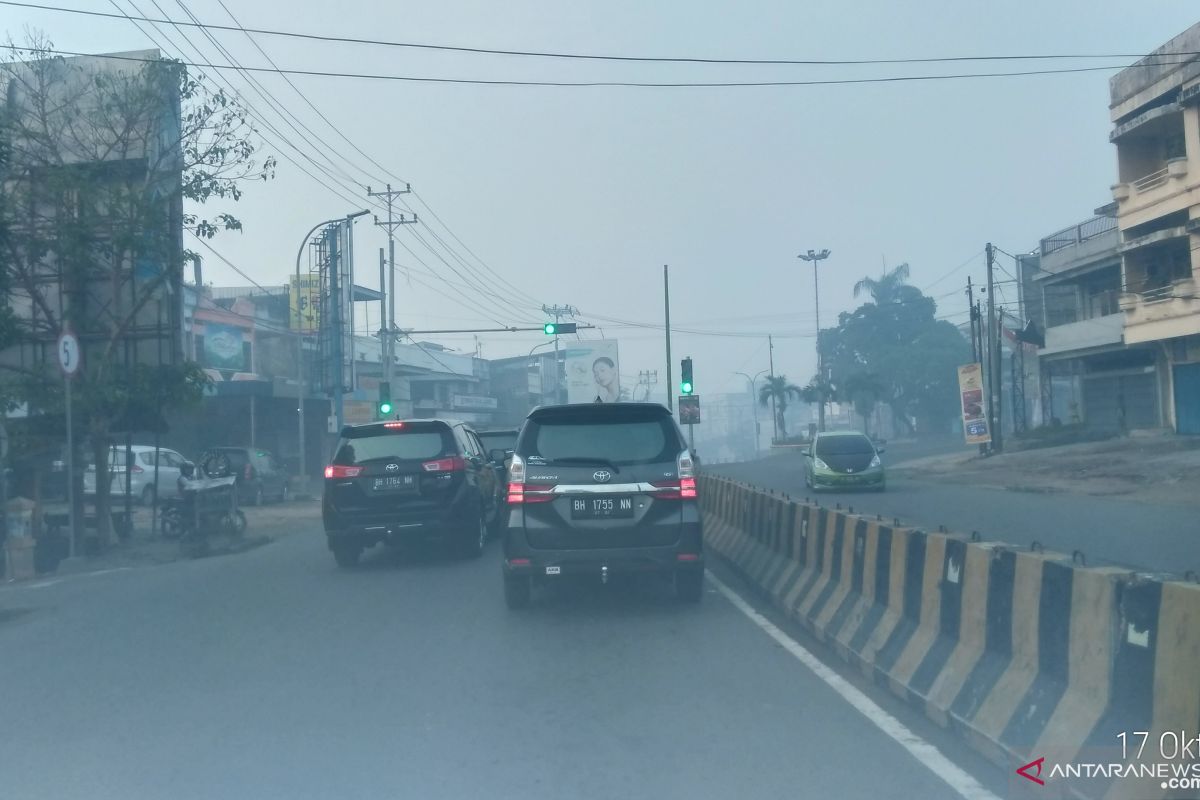 Sempat diguyur hujan deras, Kota Jambi masih diselimuti kabut asap