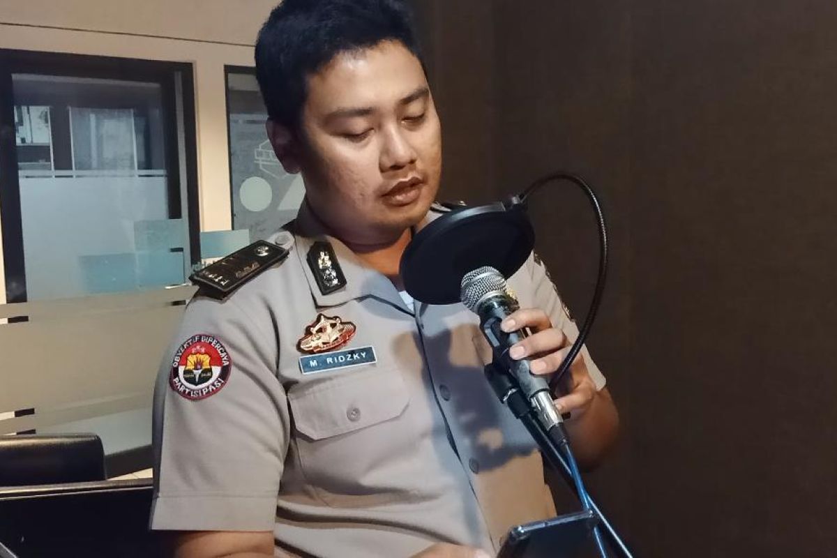 Talk show di radio, AKP Ridzky imbau warga Banten tolak radikalisme dan terorisme