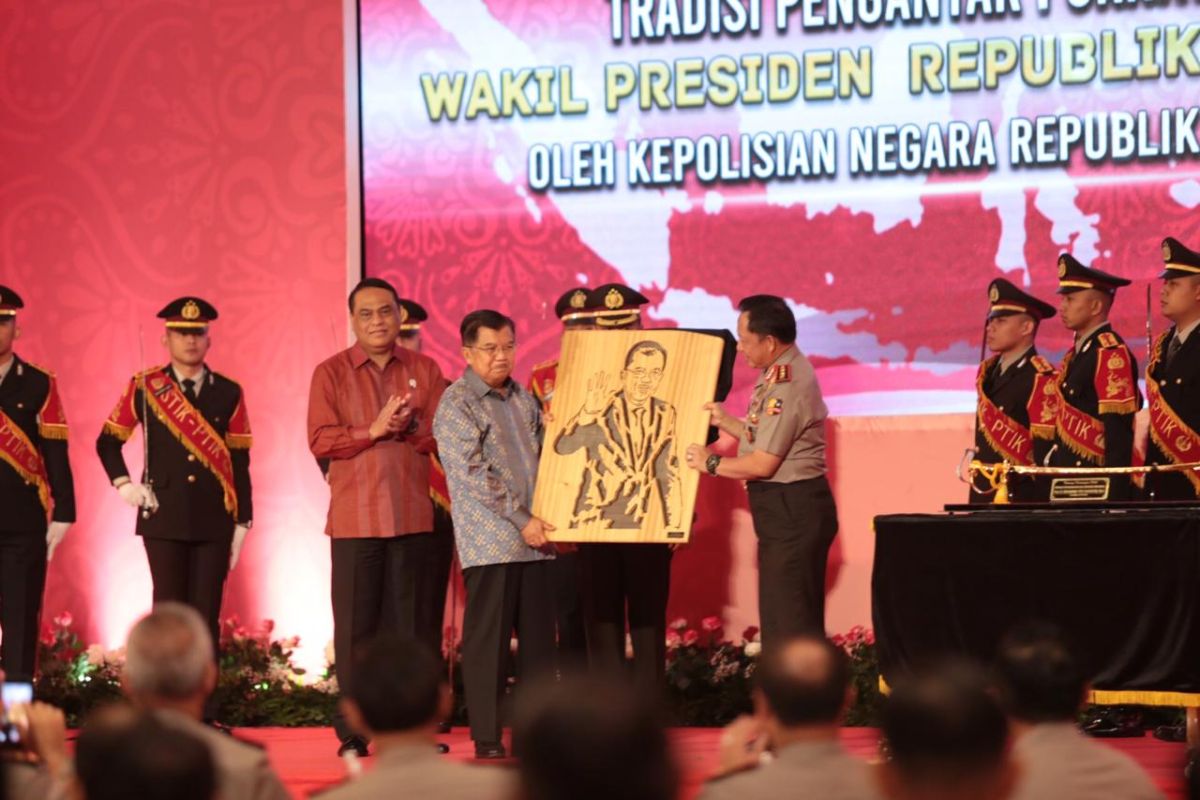 Purna tugas, Polri beri penghargaan kepada Wapres JK