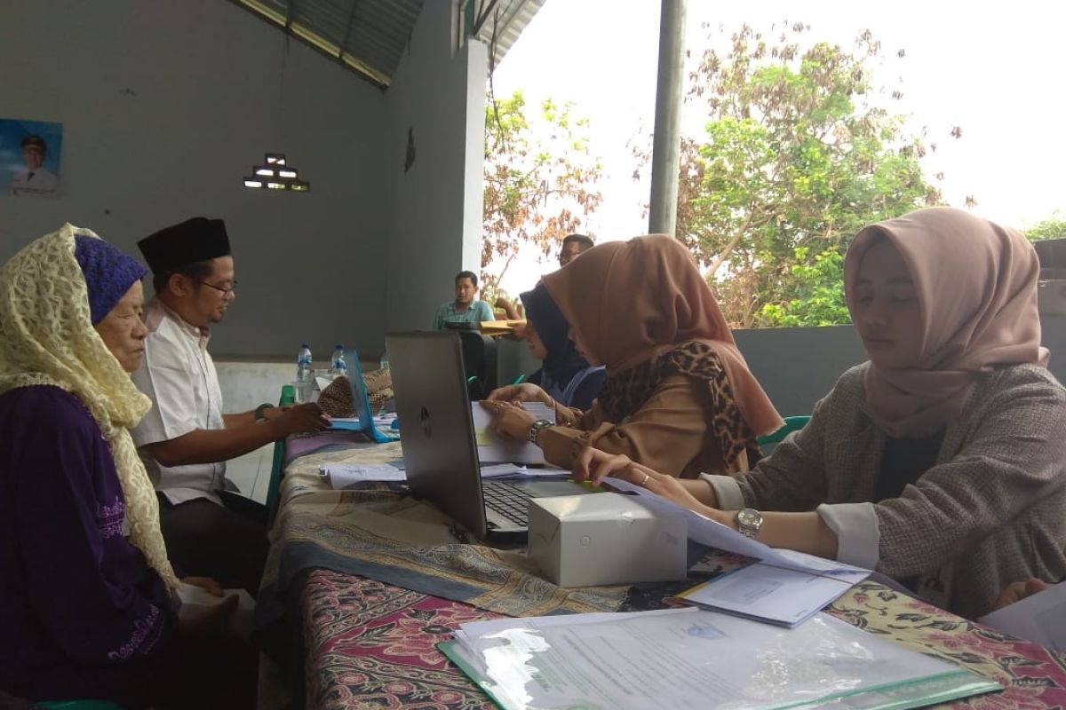 Lansia dan anak terlantar di Banten diberi bantuan
