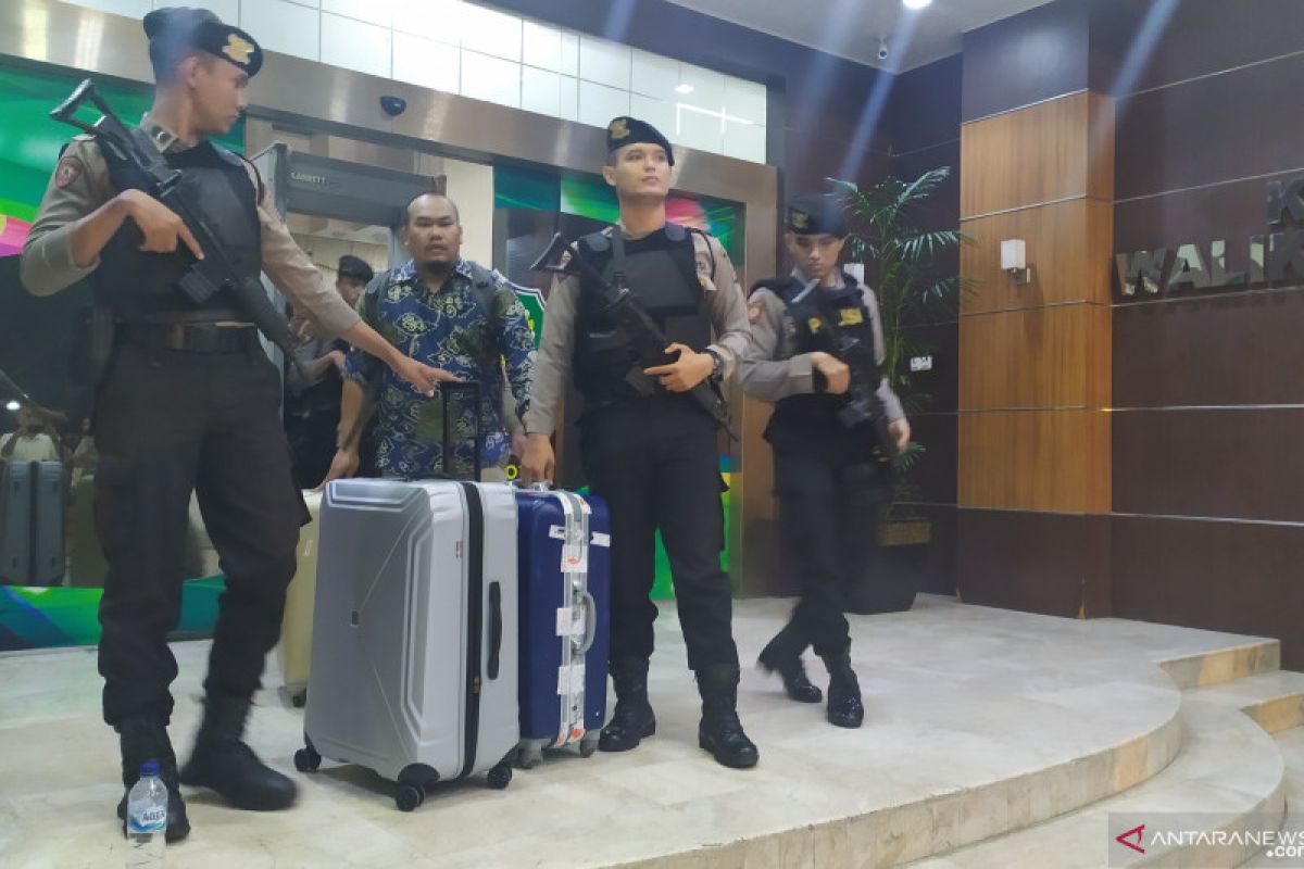 KPK sita berkas empat koper dari kantor Wali Kota Medan