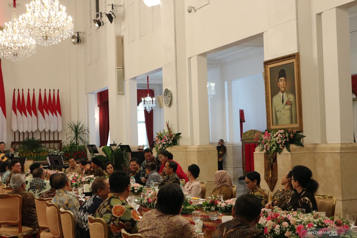 Presiden Jokowi dan Wapres JK suarakan "kukuruyuk"