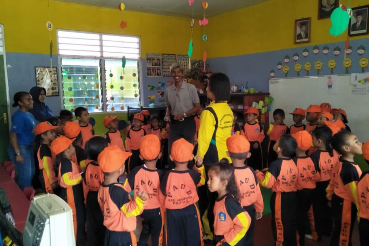 40 orang anak TK diajarkan tentang pelestarian Cagar Alam Cycloop