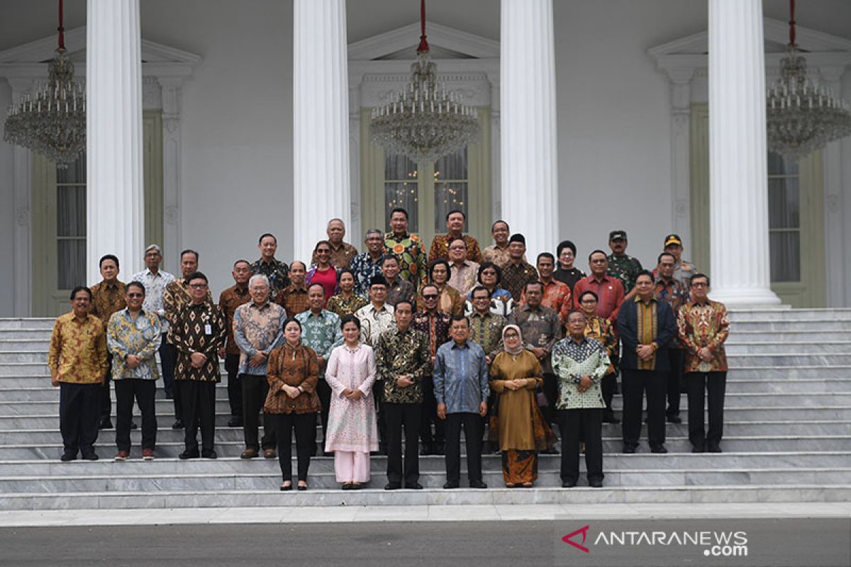 Presiden silaturahim dengan Wapres JK dan menteri Kabinet Kerja