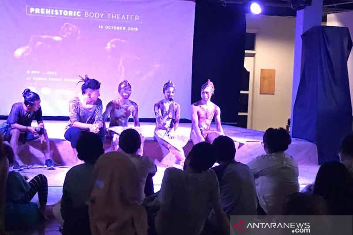 Konjen AS Surabaya dukung Prehistoric Body Theater edukasi pemuda Bali