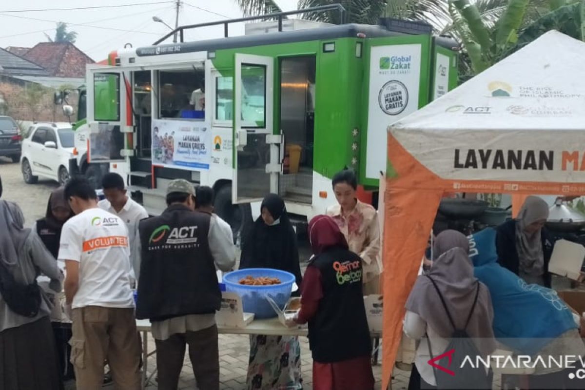 Humanity  foodtruck ACT sambangi korban kebakaran hebat di Palembang