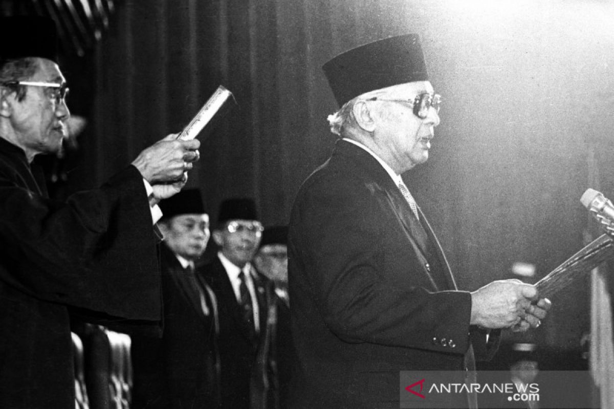 Pelantikan Presiden/Wapres, Mulai Pemimpin Besar Revolusi hingga Bapak Pembangunan