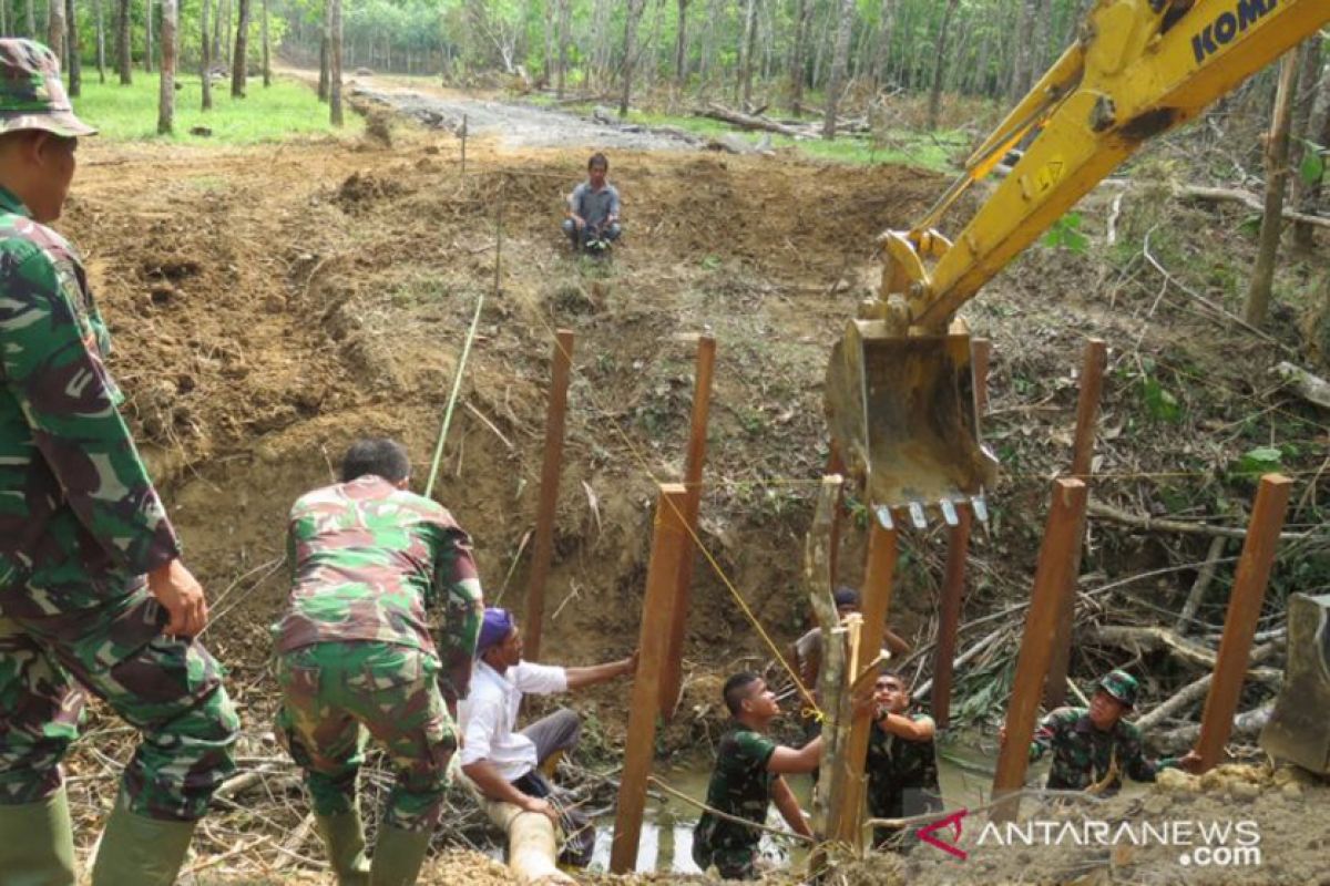 38 warga Desa Tapin hibahkan lahan perkebunannya sukseskan TMMD