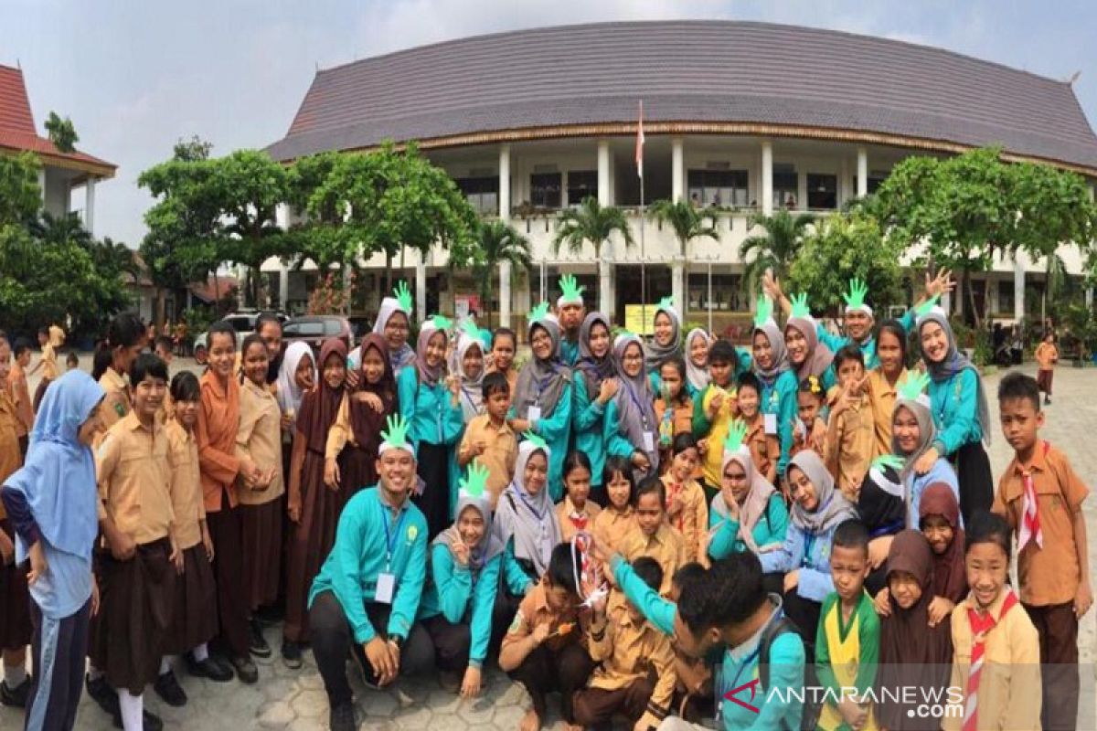 VIDEO - Anak SD aksi peringati Hari Cuci Tangan sedunia di Pekanbaru