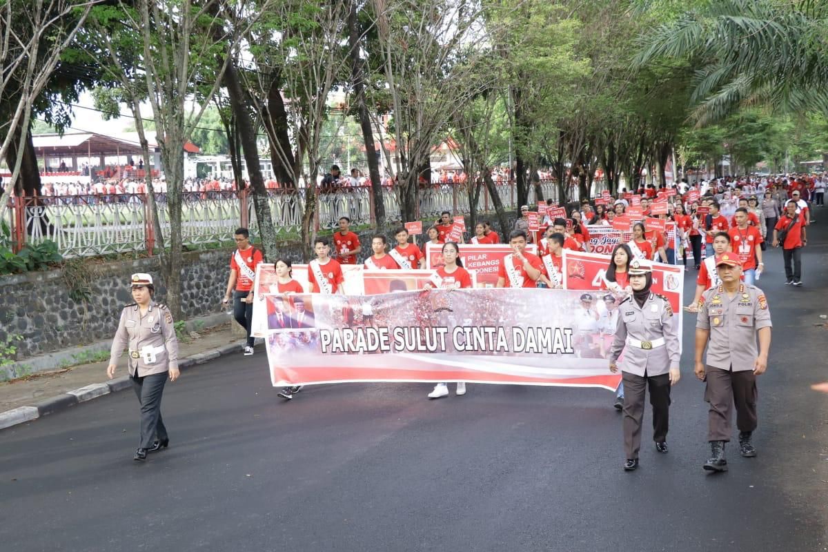 Polwan dampingi Parade Sulut Hebat Cinta Damai