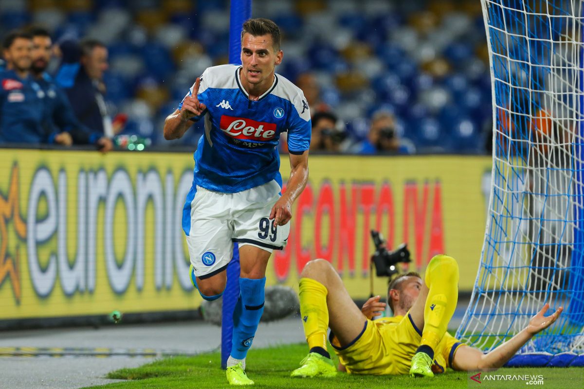 Milik bawa Napoli menang 2-0 atas Verona